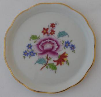 Kleiner Teller - weißes Porzellan, bemaltes Porzellan - Herend - 1980